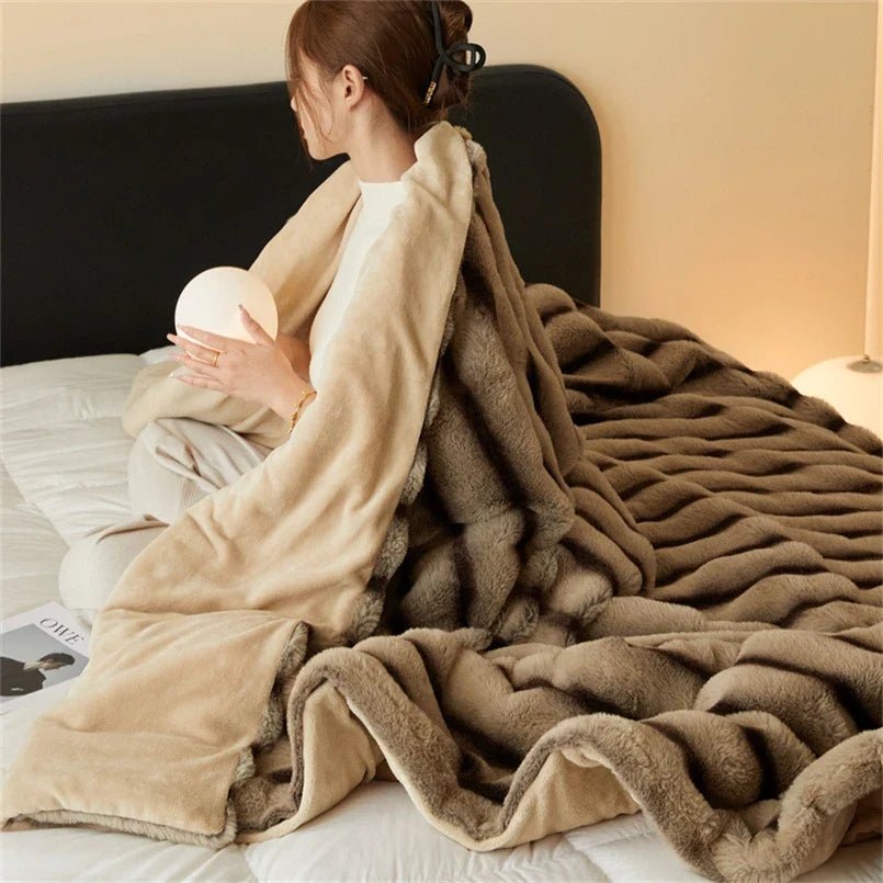 Elara Throw Blanket in Ultra-Soft Faux Fur for Cozy Nights - The Southern AtelierSKU_1791063400972_870