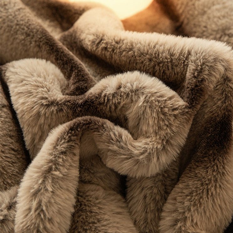 Elara Throw Blanket in Ultra-Soft Faux Fur for Cozy Nights - The Southern AtelierSKU_1791063400972_870
