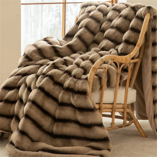 Elara Throw Blanket in Ultra-Soft Faux Fur for Cozy Nights - The Southern AtelierSKU_1791063400972_870