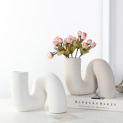 The Southern Atelier – Elegant Abstract Ceramic Vase for a Stylish Centrepiece - The Southern AtelierSKU_1763119417383_982