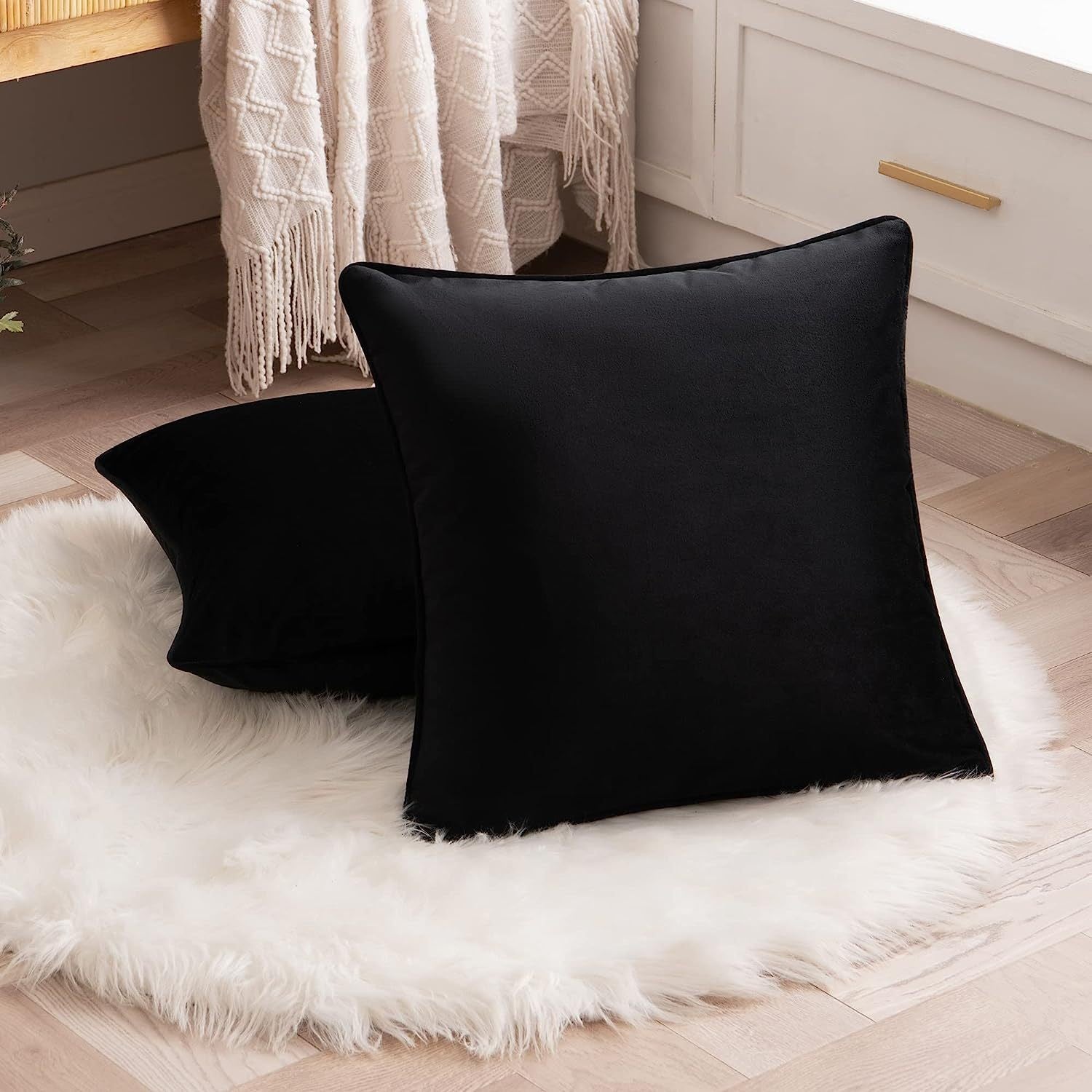 The Southern Atelier – Elegant Black and White Velvet Cushion Cover for a Chic Living Space - The Southern AtelierSKU_1766400587694_509