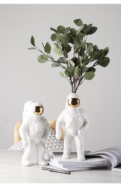 The Southern Atelier – Elegant Ceramic Astronaut Vase for a Modern and Creative Touch - The Southern AtelierSKU_1763119369337_812