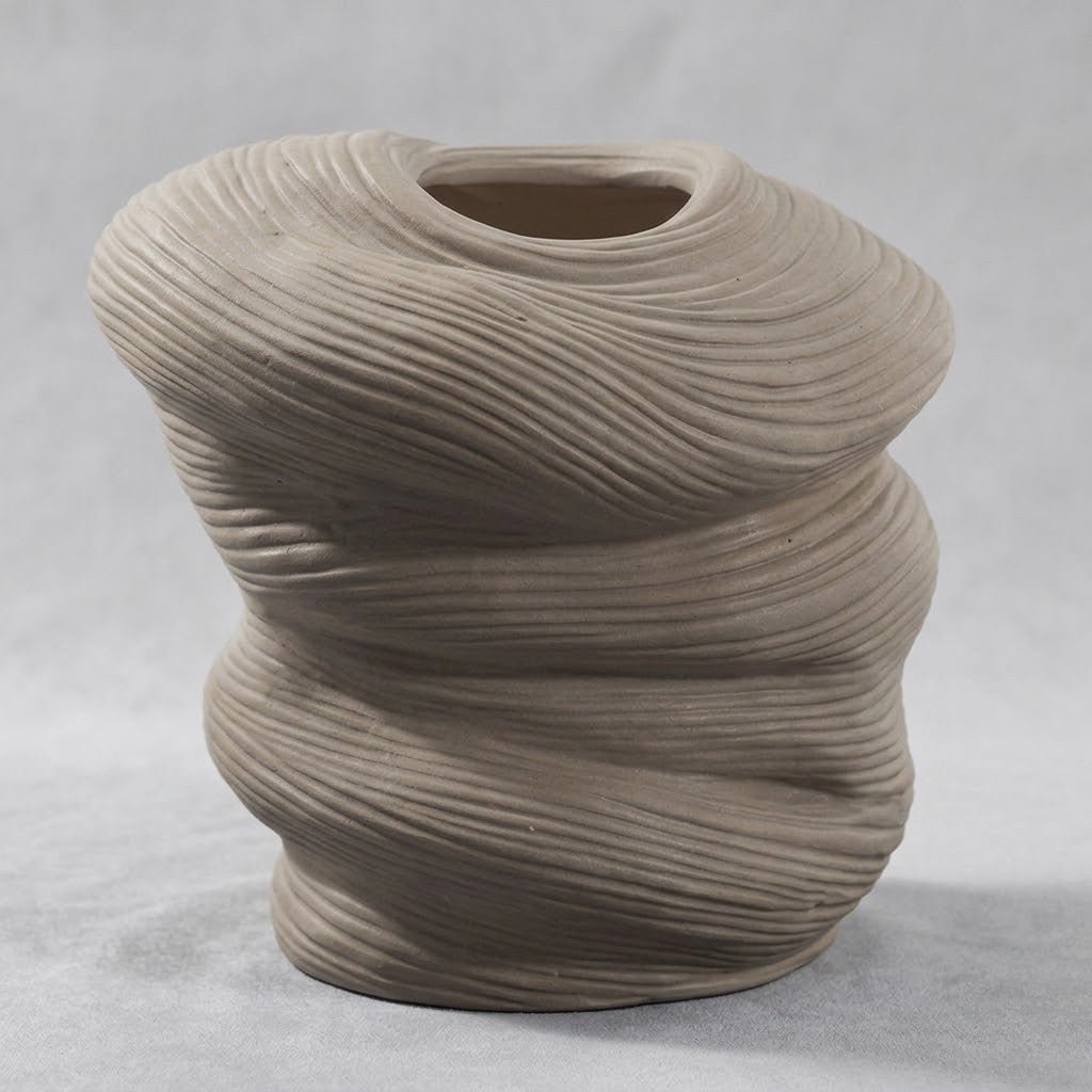 The Southern Atelier – Elegant Curved Ceramic Vase for a Serene Ambiance - The Southern AtelierSKU_1774881666927_8745