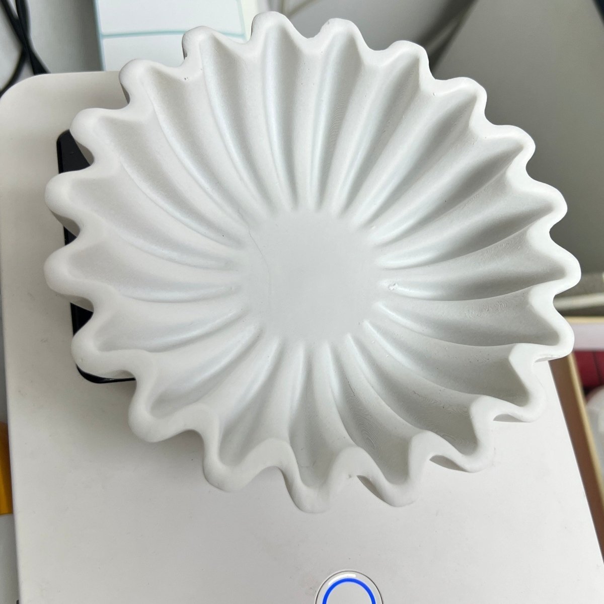 The Southern Atelier – Elegant Decorative Bowl with Unique Grooves and Wavy Edges for a Sophisticated Touch - The Southern AtelierSKU_1763119047999_958