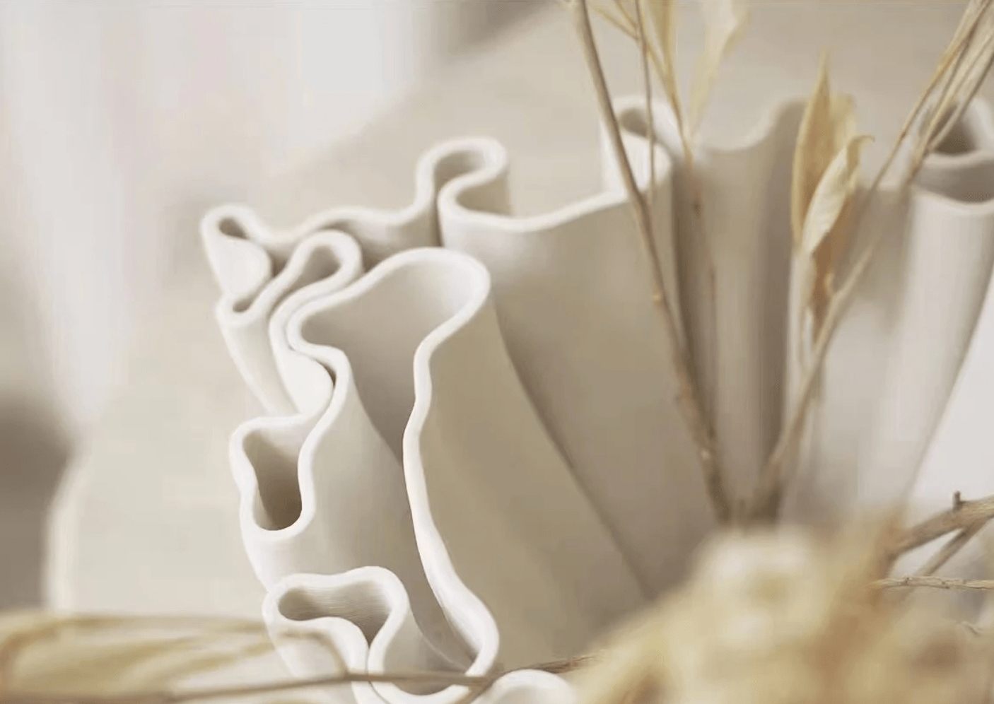The Southern Atelier – Elegant Petal White Ceramic Vessel for a Serene Ambiance - The Southern AtelierSKU_1774881670464_119