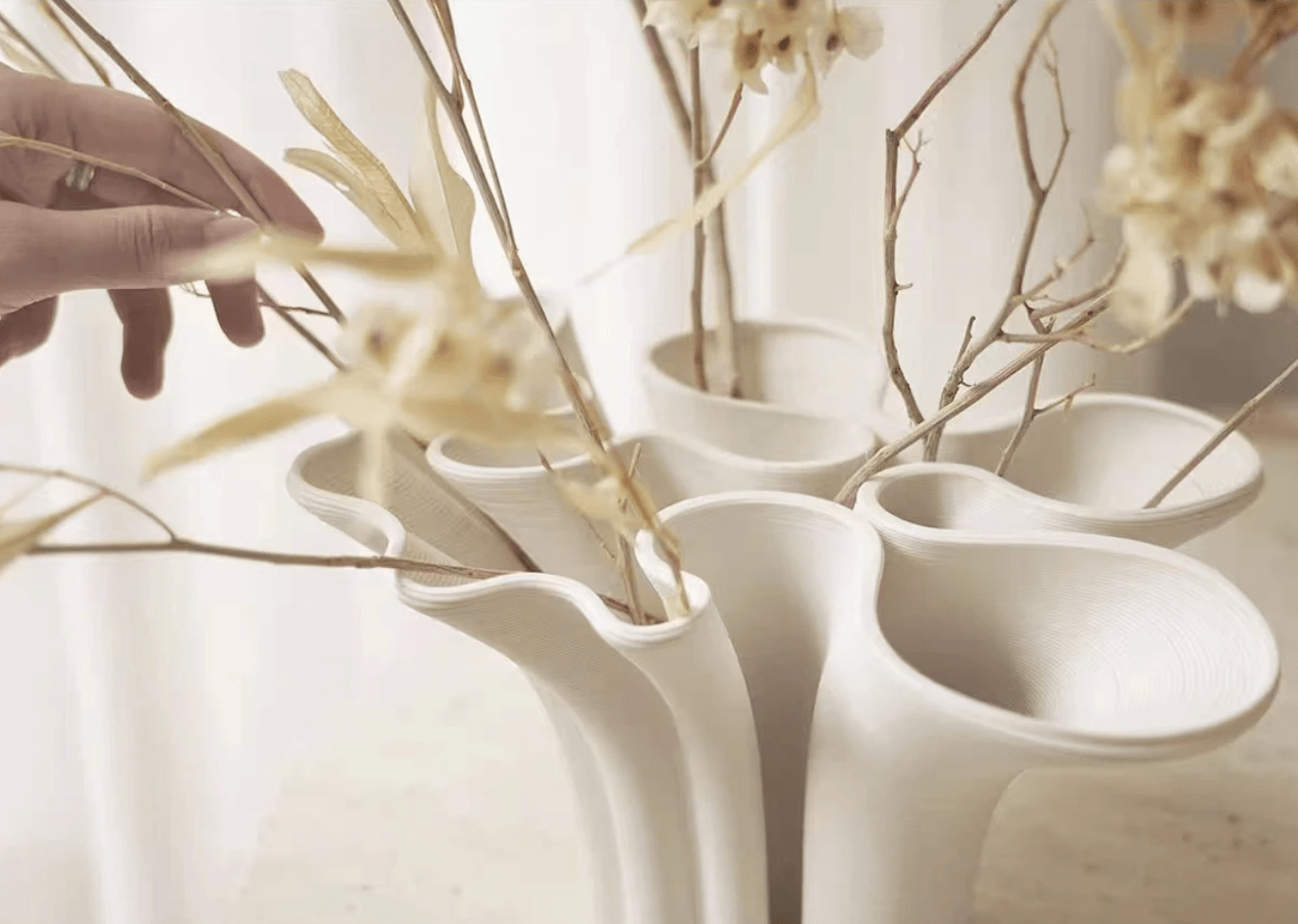 The Southern Atelier – Elegant Petal White Ceramic Vessel for a Serene Ambiance - The Southern AtelierSKU_1774881670464_119