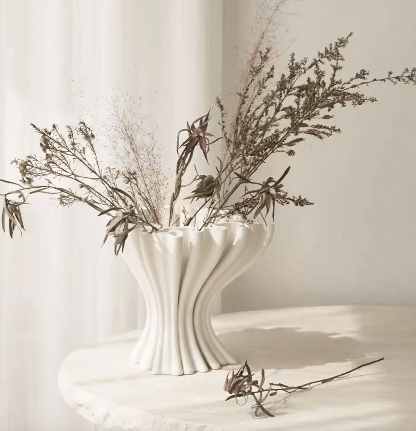 The Southern Atelier – Elegant Petal White Ceramic Vessel for a Serene Ambiance - The Southern AtelierSKU_1774881670464_810