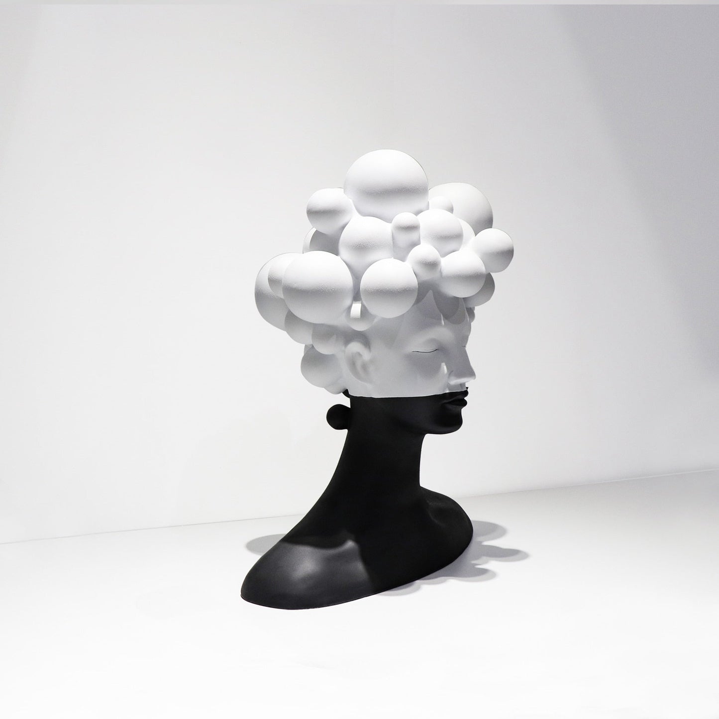 The Southern Atelier – Enigmatic Resin Sculpture in Sleek Woman Silhouette for a Stylish Accent - The Southern AtelierSKU_1766400535371_677