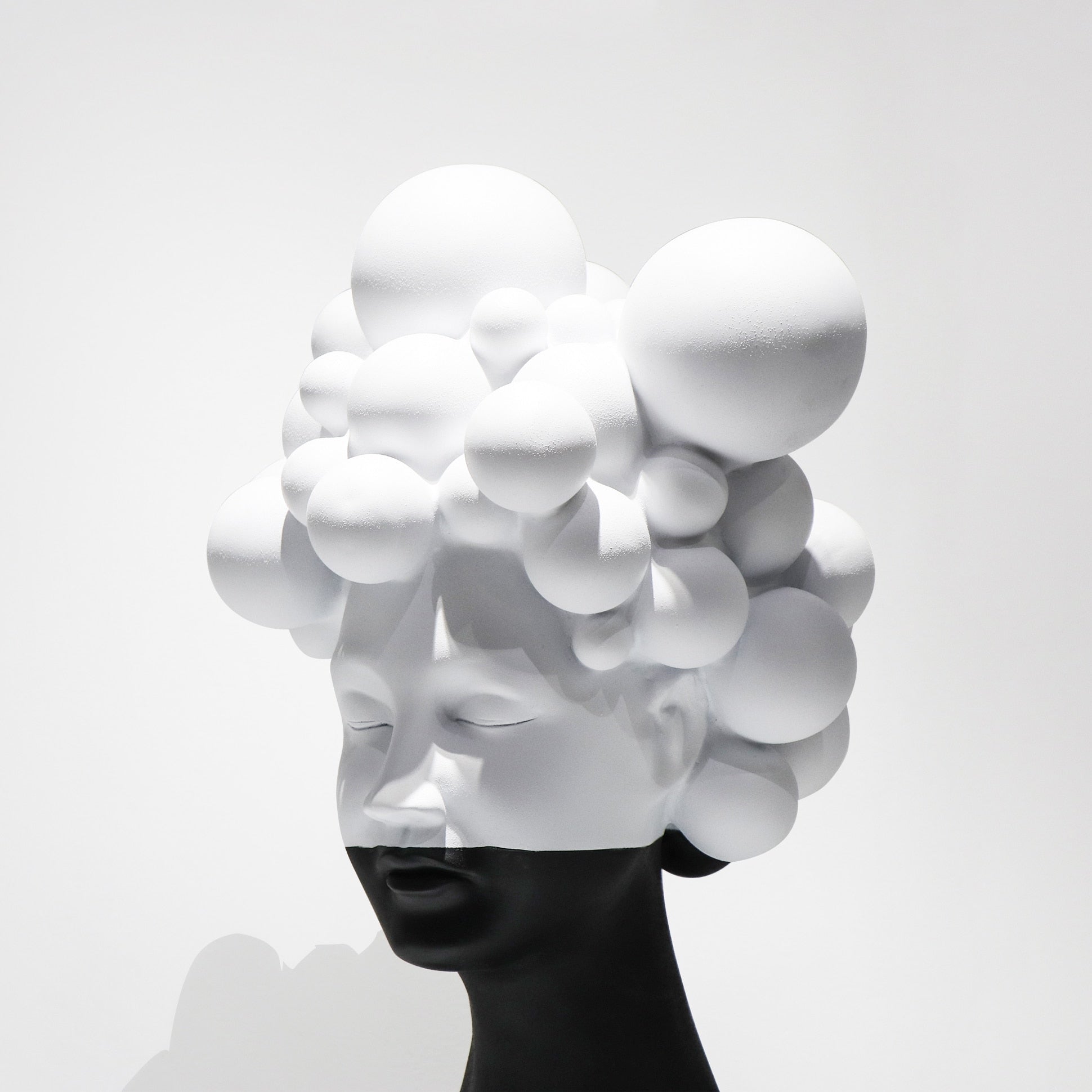The Southern Atelier – Enigmatic Resin Sculpture in Sleek Woman Silhouette for a Stylish Accent - The Southern AtelierSKU_1766400535371_677UHIDHUIEHI