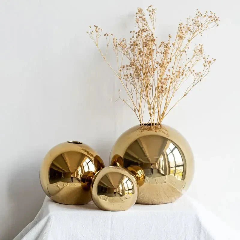 The Southern Atelier – Exquisite Golden Ceramic Sphere Vase for a Stylish and Sophisticated Décor - The Southern AtelierSKU_1763119115372_264