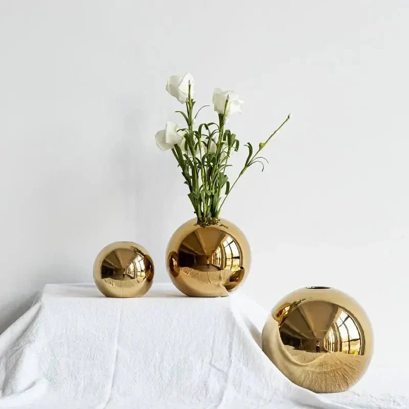 The Southern Atelier – Exquisite Golden Ceramic Sphere Vase for a Stylish and Sophisticated Décor - The Southern AtelierSKU_1763119115372_372