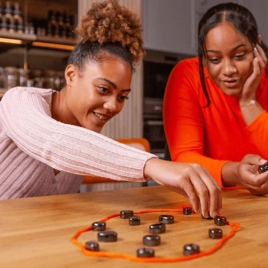 The Southern Atelier - Magnetic Chess Set to Keep Pieces in Place During Play - The Southern AtelierSKU_1786566150953_162