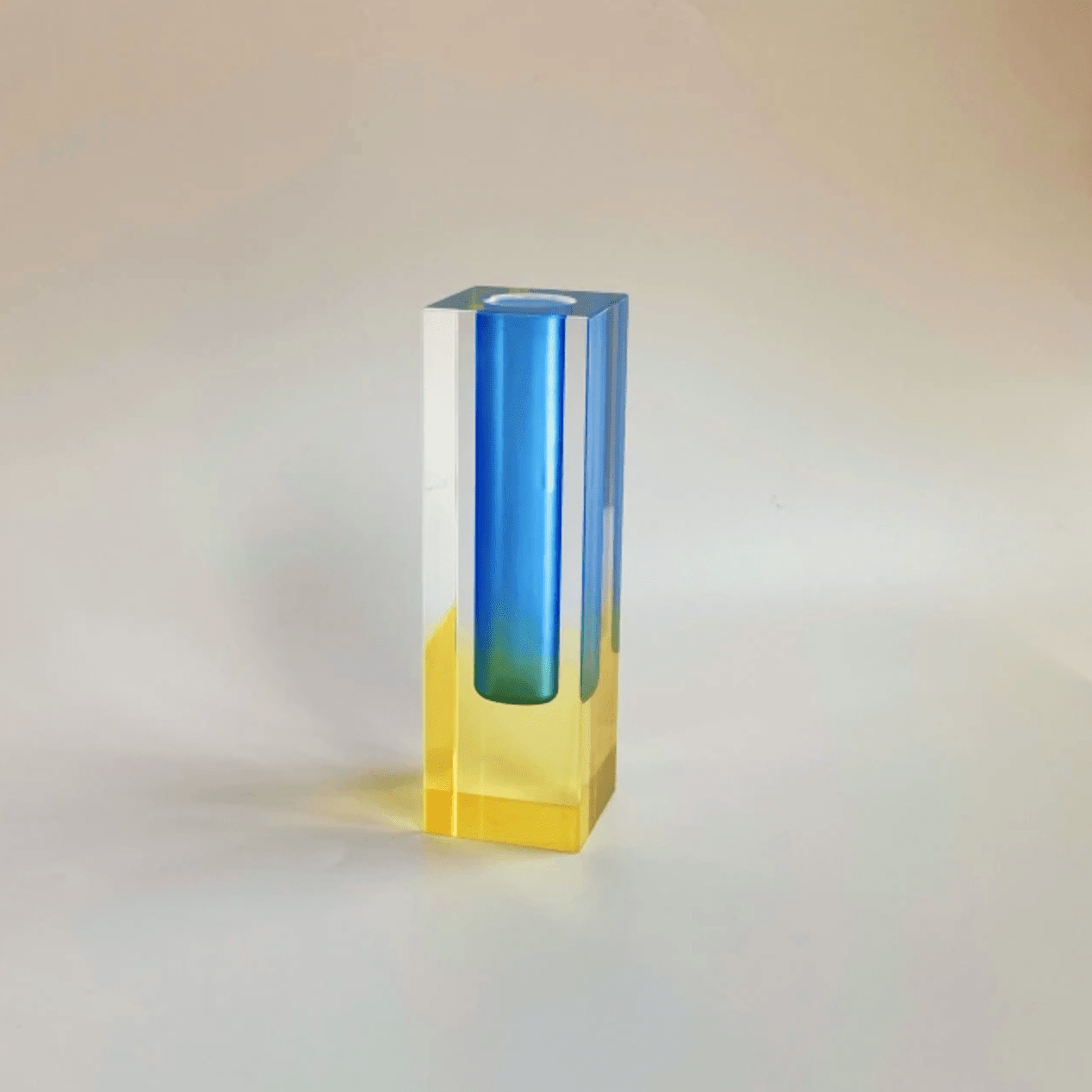 The Southern Atelier – Modern Prism Acrylic Vase - The Southern AtelierSKU_1755802951551_131